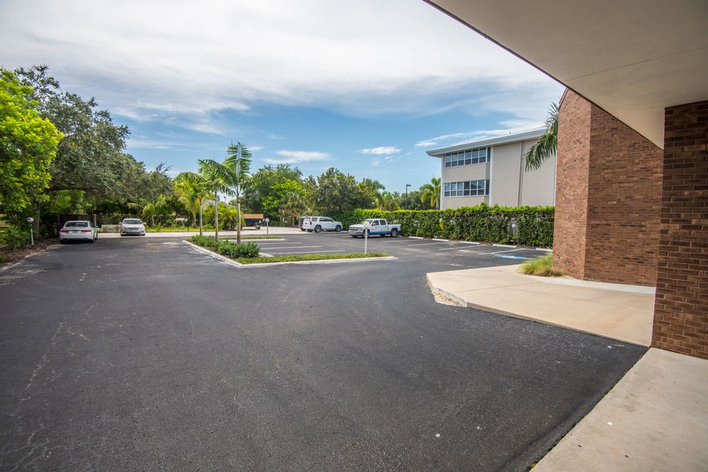 BRAND NEW, TURNKEY, GROUND FLOOR MEDICAL SUITE!: 7126 Beneva Rd, Sarasota, FL 34238